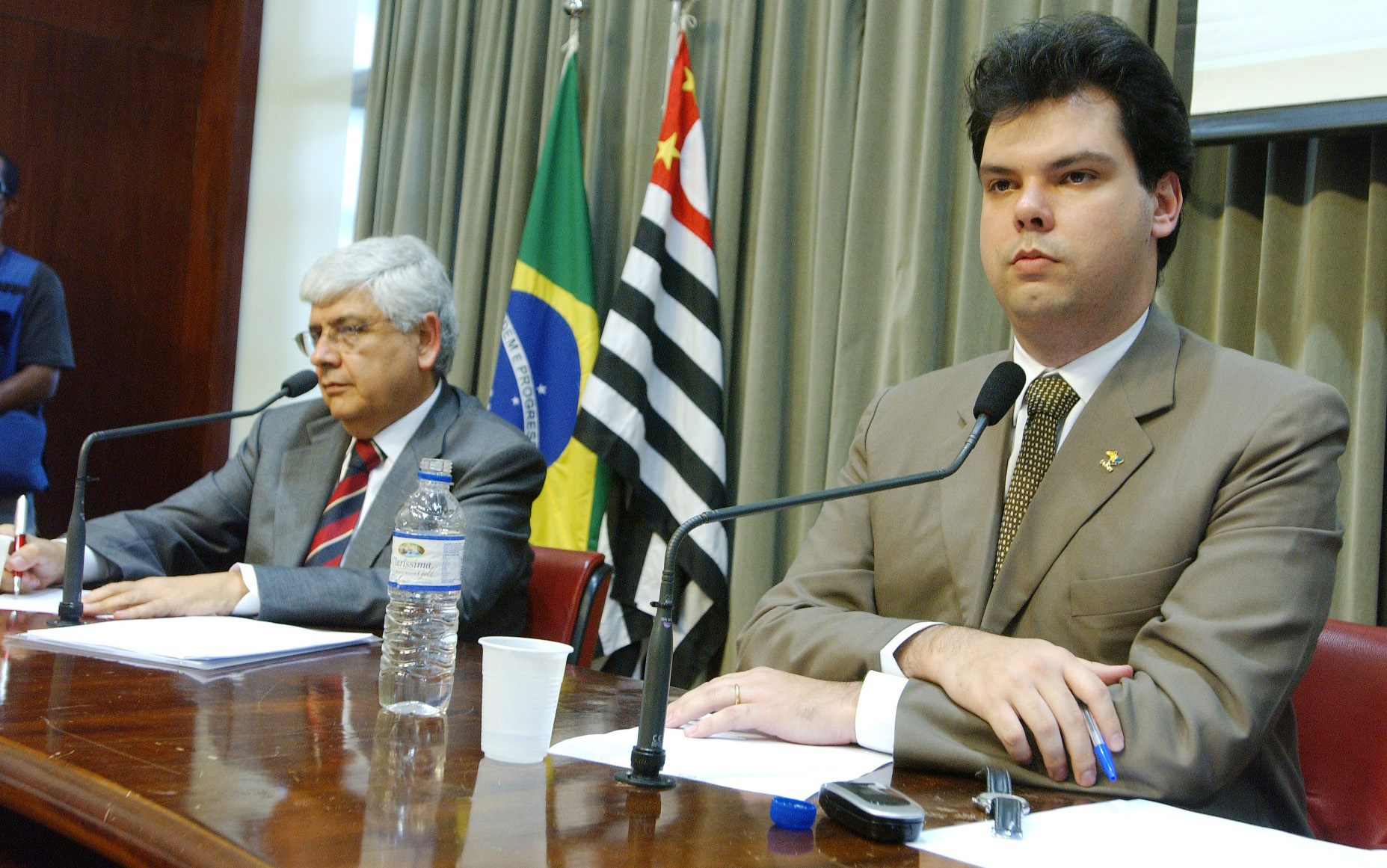 Francisco Vidal Luna e deputado Bruno Covas<a style='float:right;color:#ccc' href='https://www3.al.sp.gov.br/repositorio/noticia/03-2008/Com financas francisco luna e dep covas01.jpg' target=_blank><i class='bi bi-zoom-in'></i> Clique para ver a imagem </a>